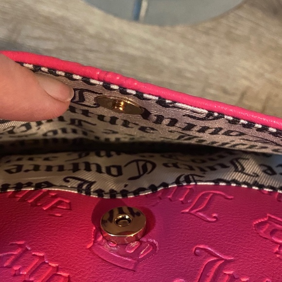 Juicy Couture NWT Not Your Babe Shoulder Bag Pink Flash with Gold Accents - Picture 7 of 8